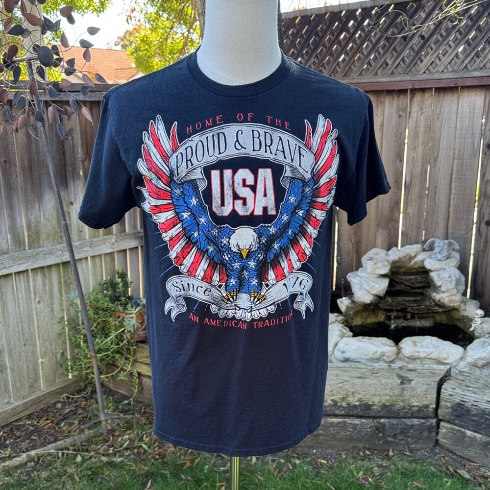 USA Home of the Proud & Brave American Tradition 1776 Eagle T Shirt Men's Medium